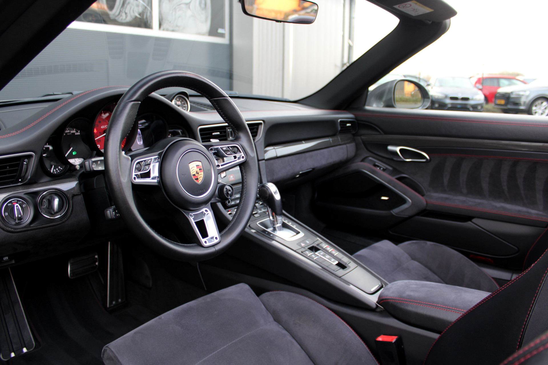 43090724-7.jpg