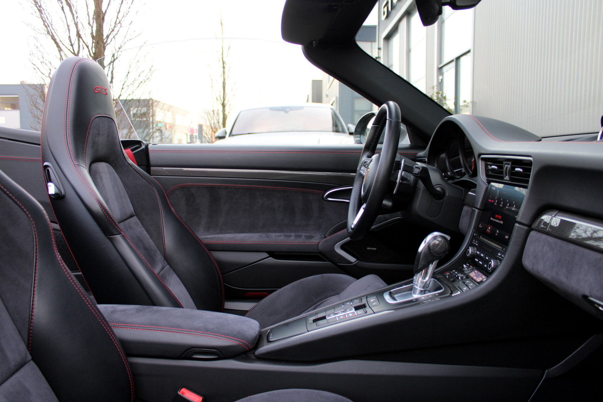43090724-9.jpg