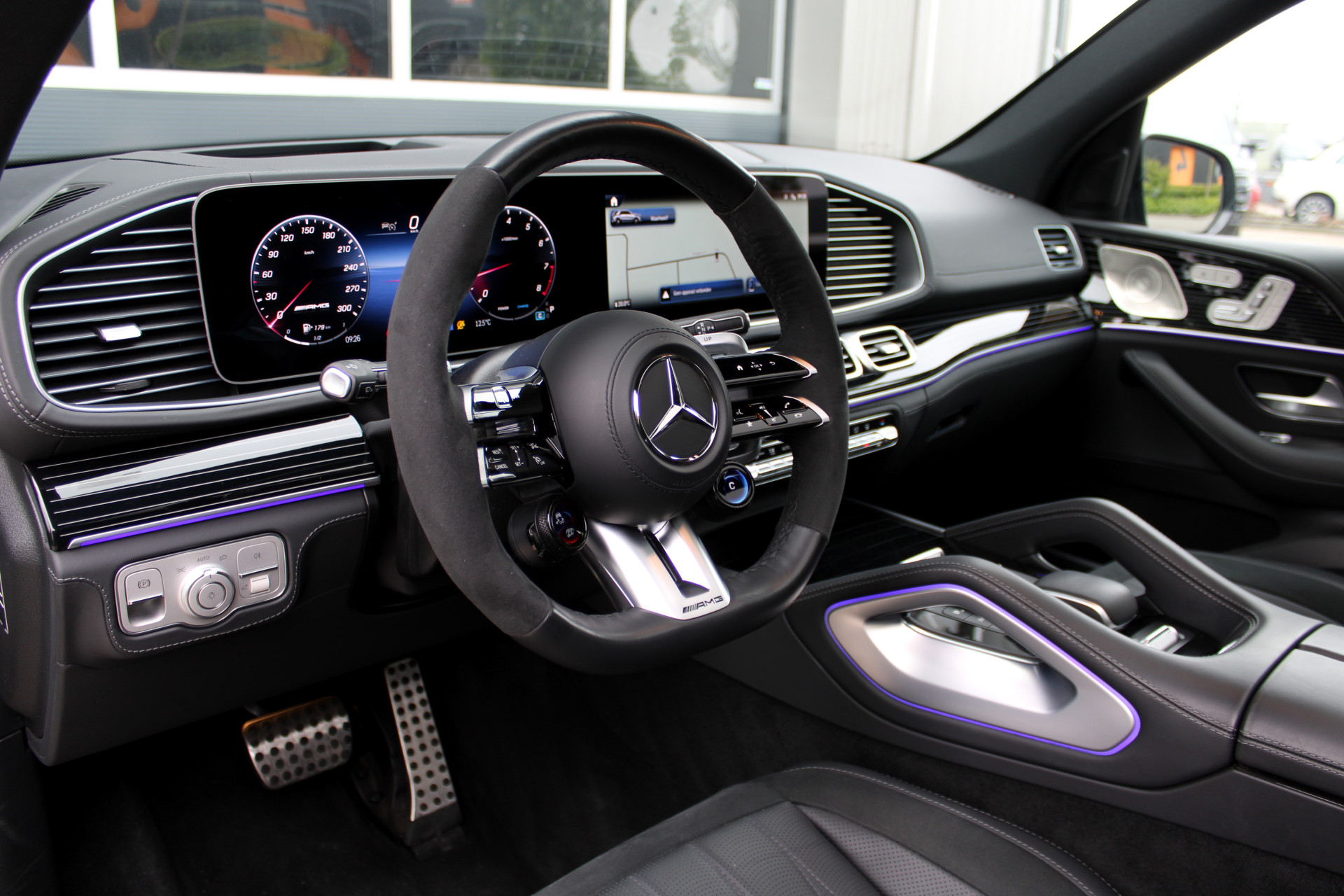 44497926-7.jpg