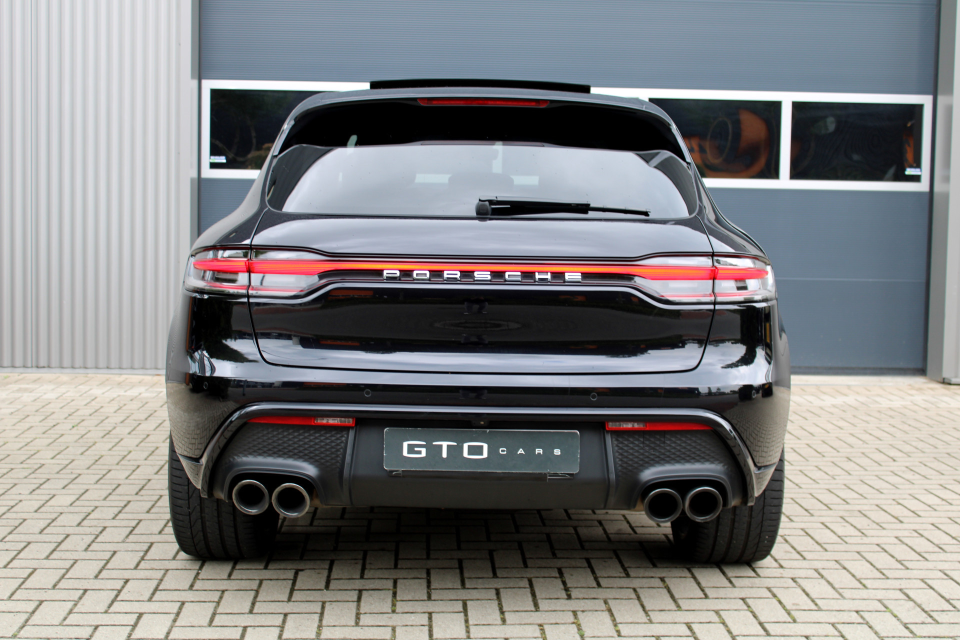 45615864-6.jpg