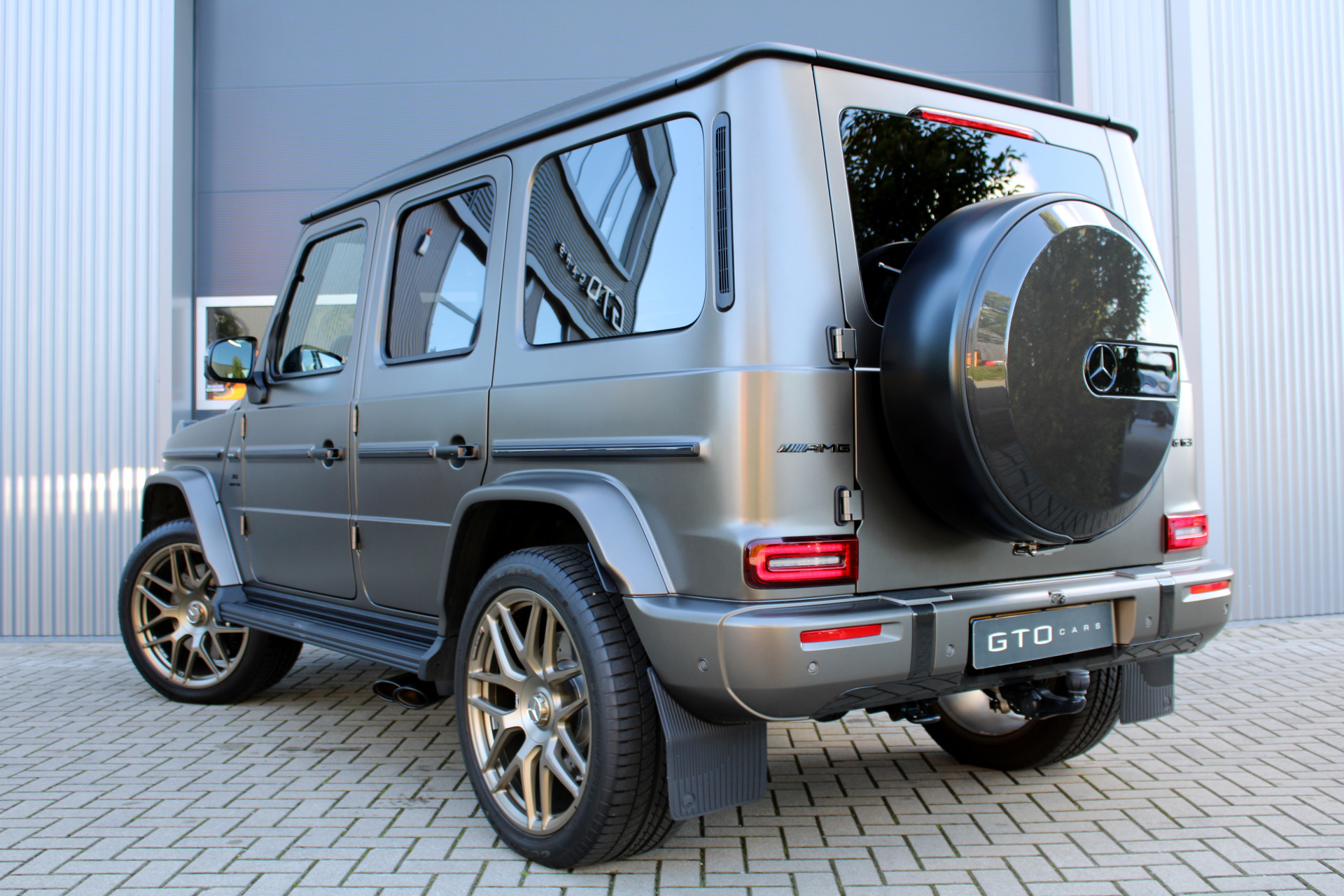 47702090-1.jpg
