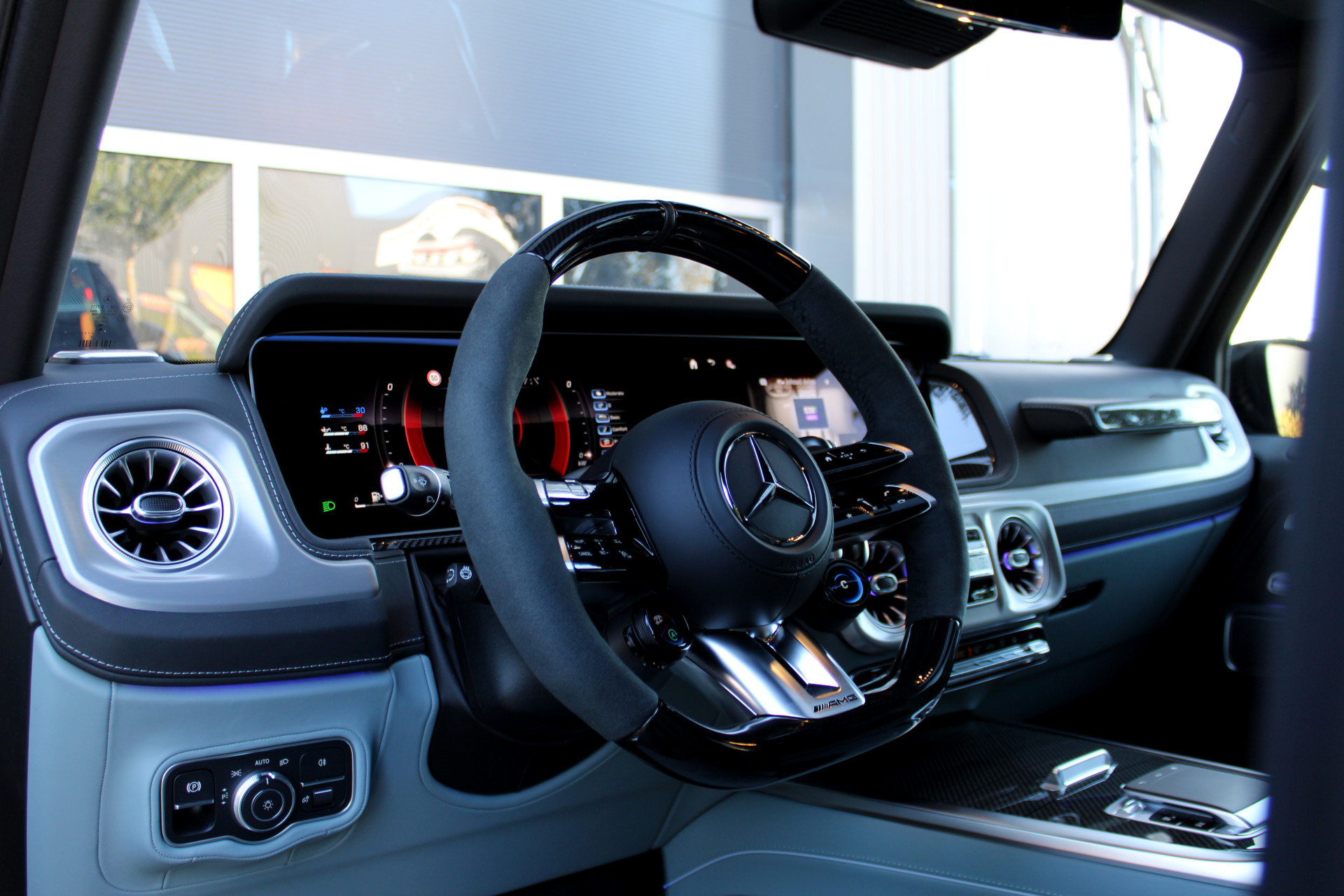 47702090-9.jpg