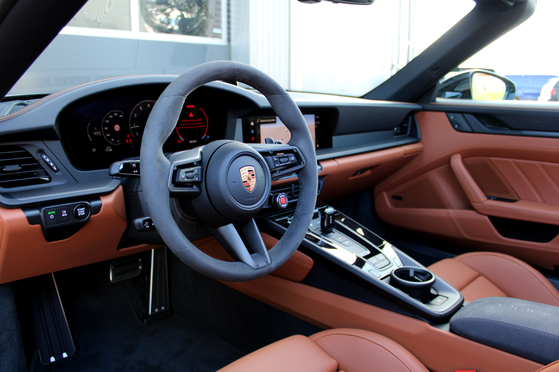 47860136-7.jpg